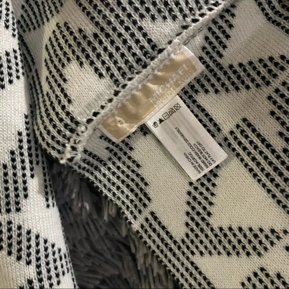 Michael Kors Black White Signature Infinity Scarf - Picture 3 of 3